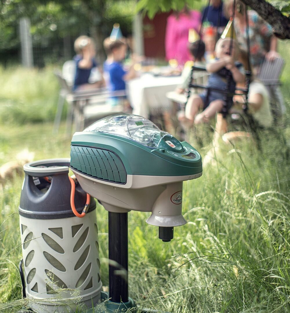 Mosquito Magnet i förgrunden på fest