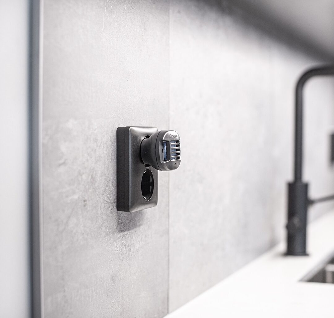 En Mr Mosquito inkopplad i vägguttaget