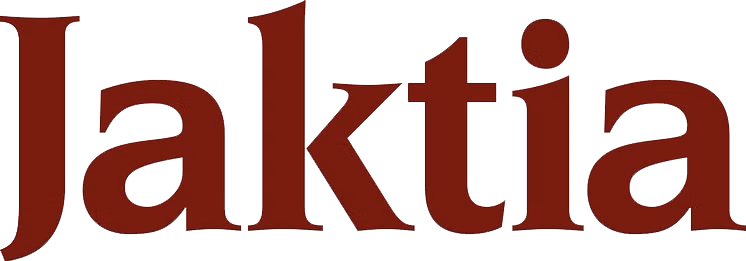 Jaktia-logotyp på brun bakgrund, fokuserad på jaktutrustning och kläder.